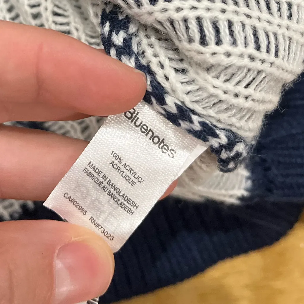 Bluenotes  Navy Star Sweater size small - Image 12