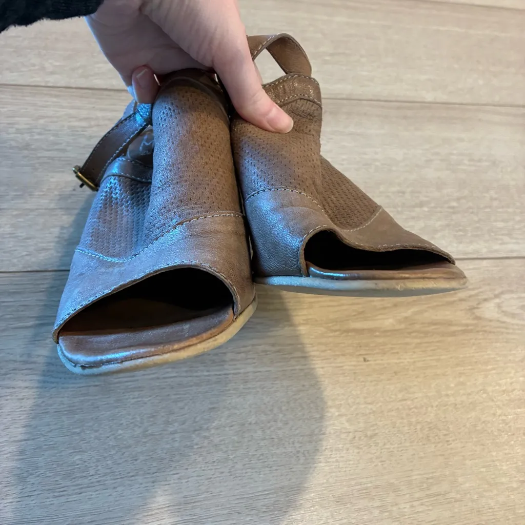 Miz Mooz Women’s Shiloh Sandal Leather Perforated Peeptoe Heel Size 40/9-9.5 US - Image 4