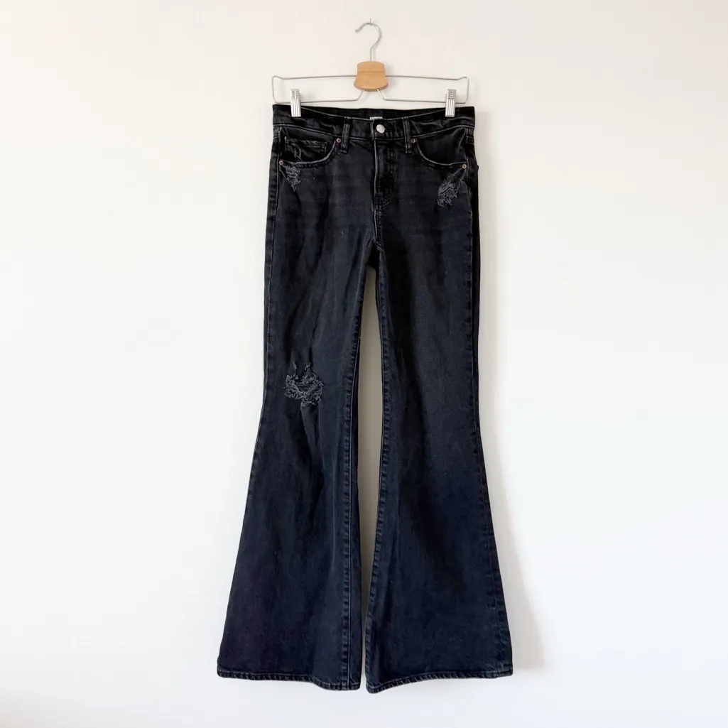 Express Mid Rise Washed Black '70s Flare Distressed Jeans Size 4 R - Image 3