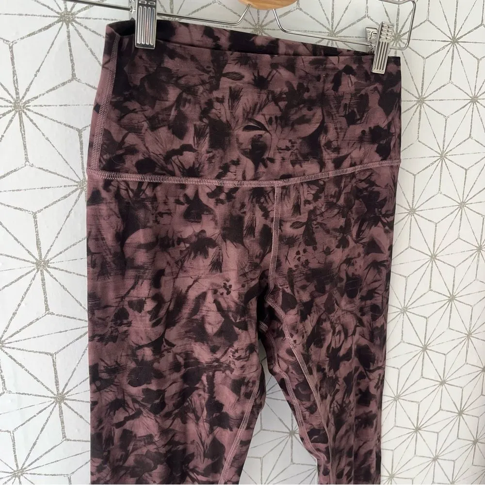 Lululemon Align Crop *21"
Mini Dusk Floral Antique Bark Black - Image 4