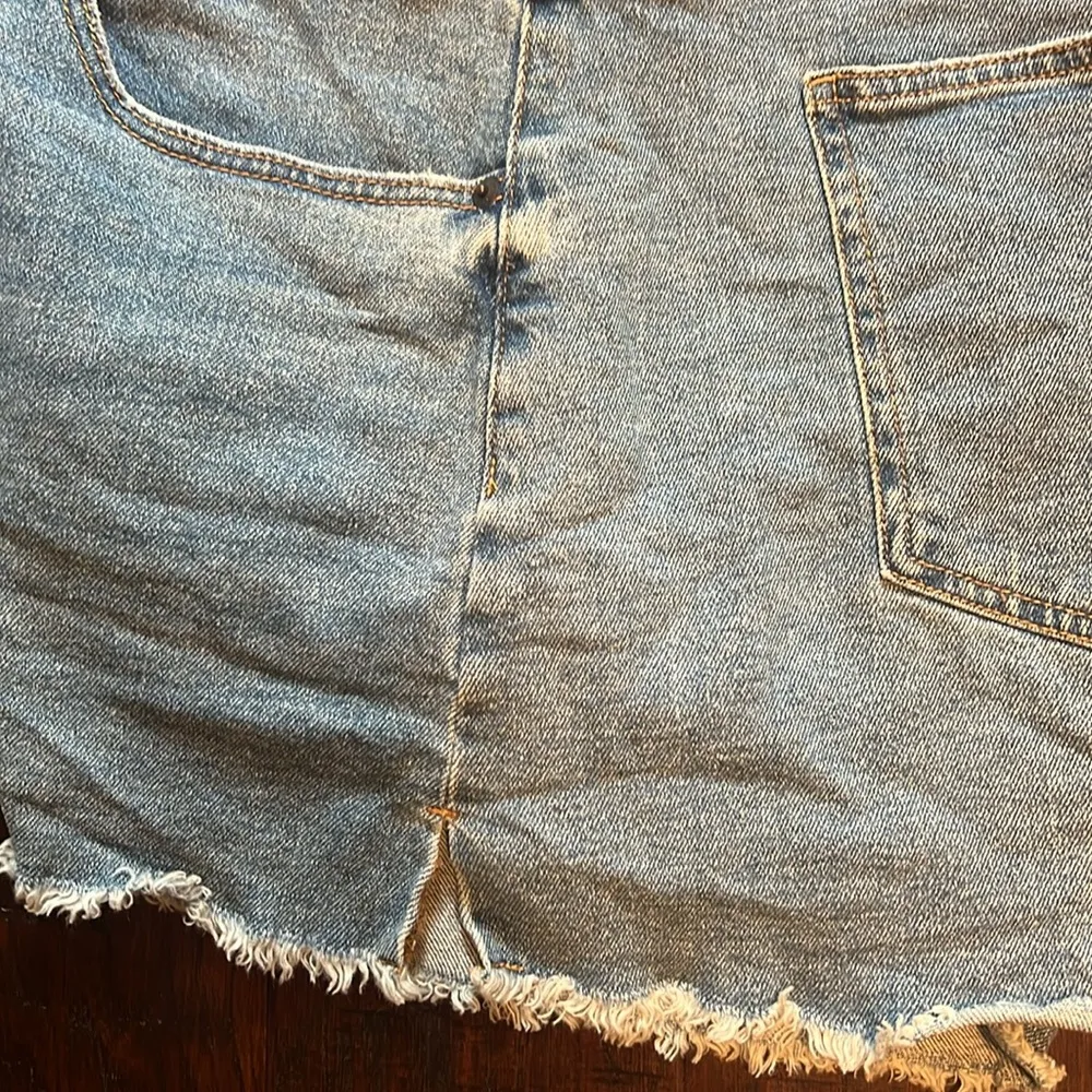 Abercrombie & Fitch Curve Love Mom High Rise Cutoff Jean Shorts 34 / 18 - Image 9
