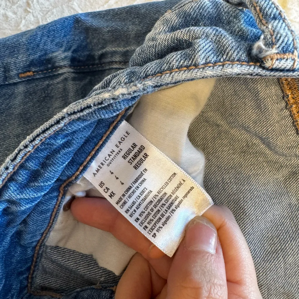 American Eagle tomgirl jeans - Image 4