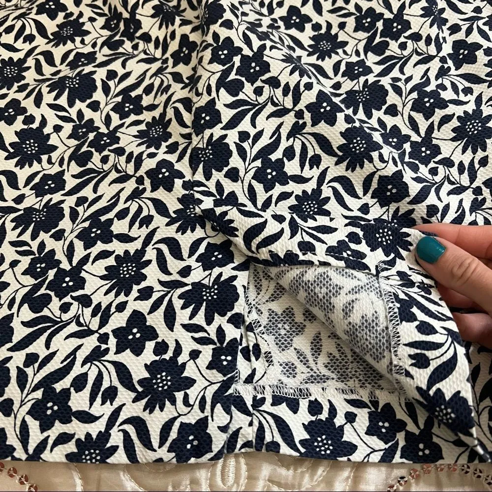 Chaps Navy Floral Pencil Mini Skirt Size 4 - Image 3