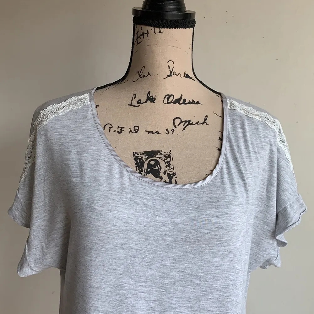 Kate Spade Lace Trim Oversized Grey Flutter Sleeve Top Size Medium - Image 6