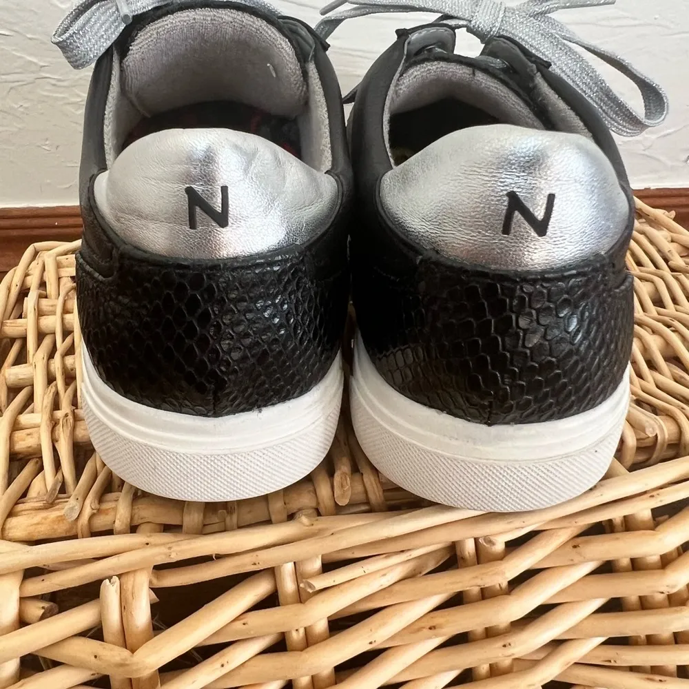 Naturalizer black leather sneakers size 8.5W - Image 7