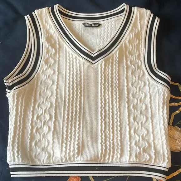 White And Black Sweater Vest Size M - Image 2