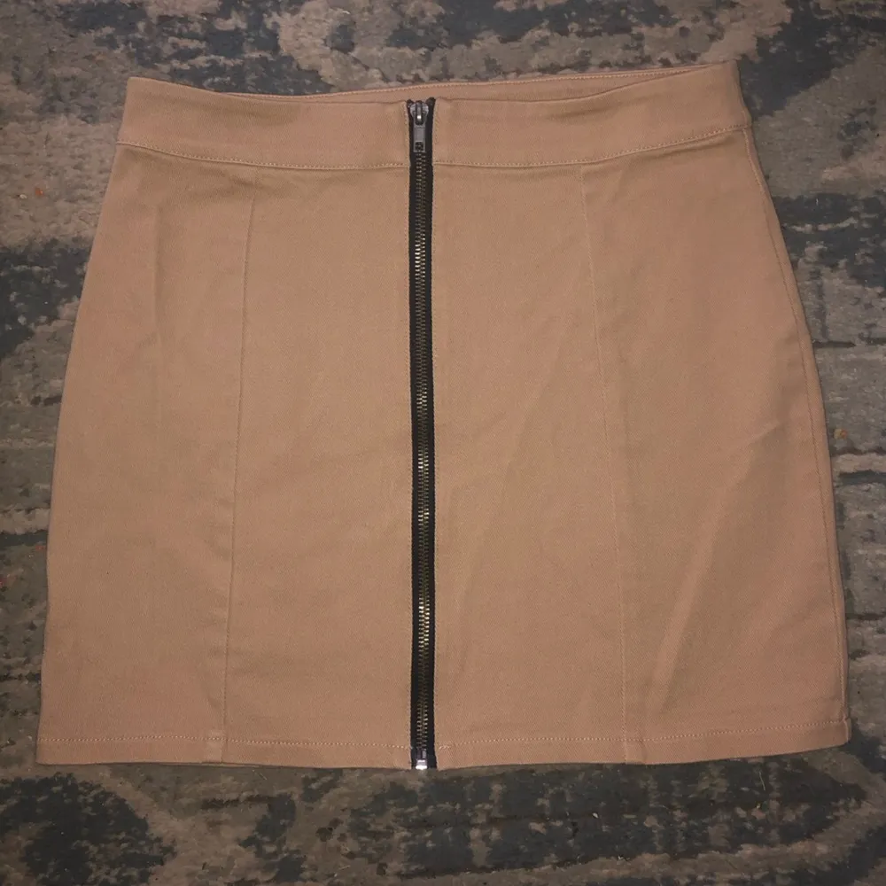 Forever 21 Tan Zip-Up Tube Top size M fits like Xs/sm - Image 3