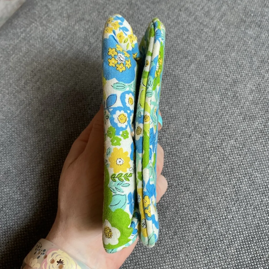 NWOT Vera Bradley English Meadow Cotton Quilted Small Trifold Wallet Retired - Image 4