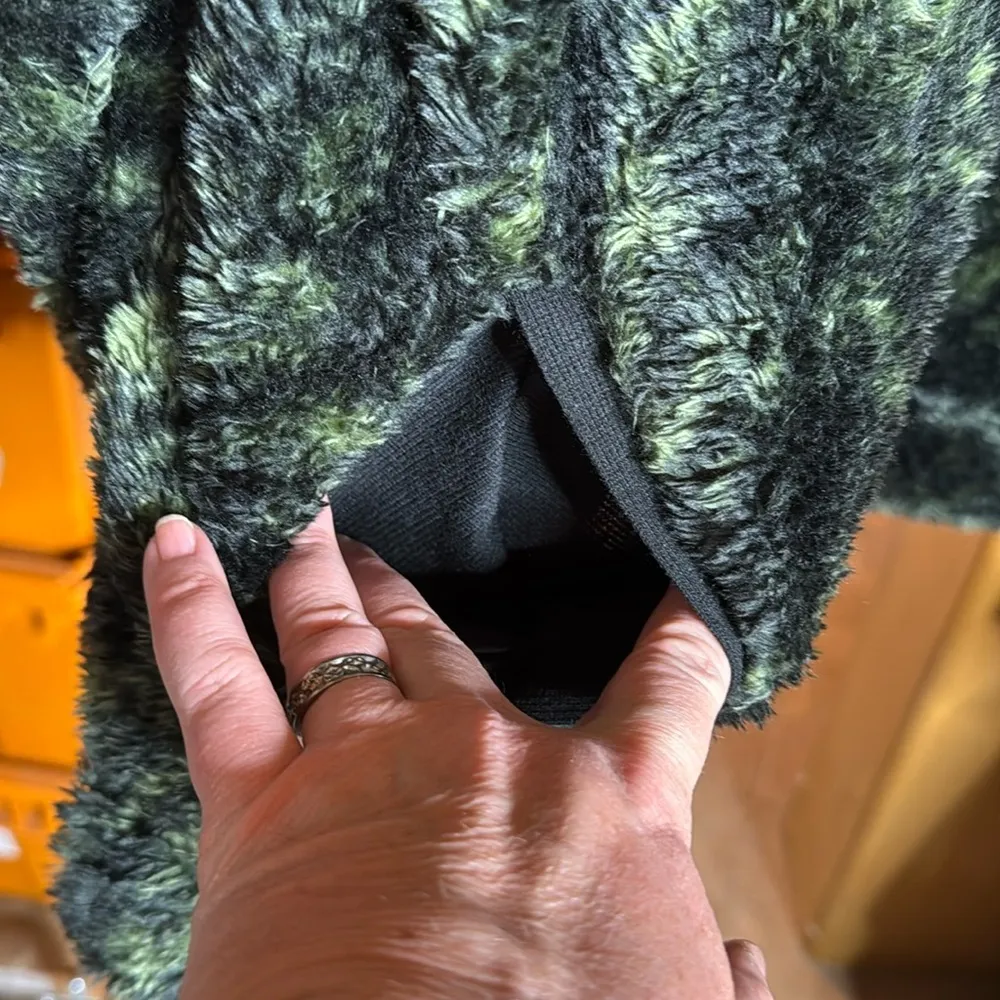 NWT LuLaRoe Nancy Half Zip Pullover SO SOFT Green Black Size Large - Image 3