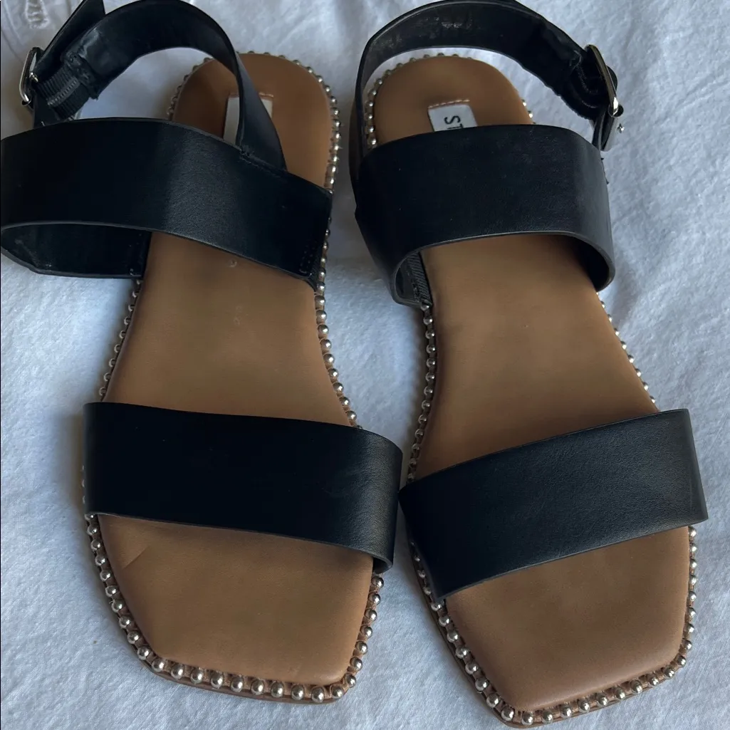Steve Madden Black Sandals with Silver Accents - Image 4