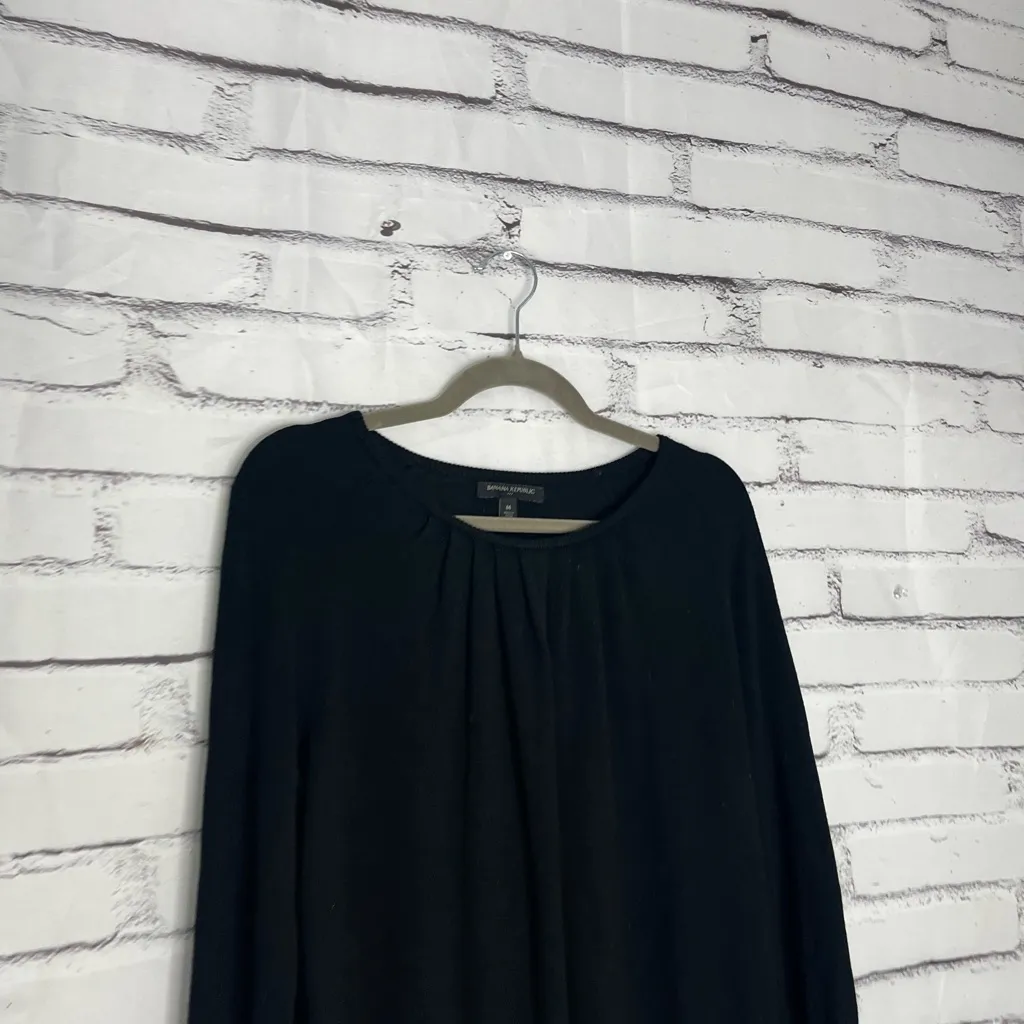 Banana Republic Black Pleated Sweater Women’s Medium 3/4 Sleeve Pullover
Blouse - Image 3