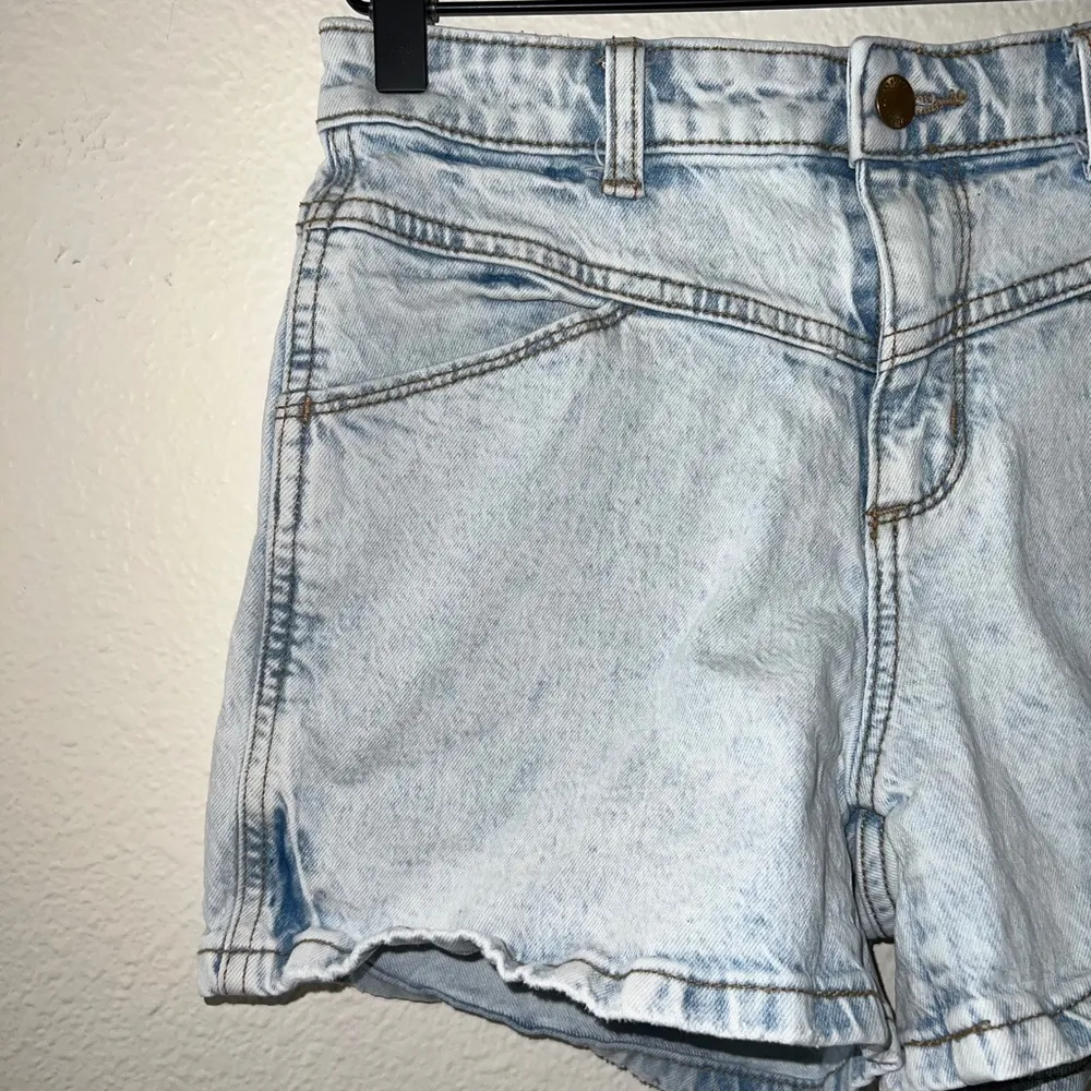 Universal Thread Light Wash Denim High Rise Midi Shorts size 2/26 - Image 2