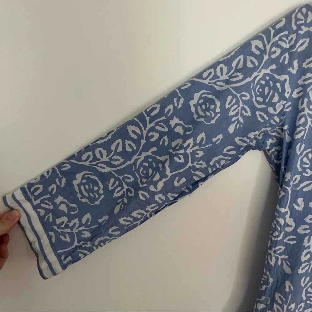 Gretchen Scott Designs Blue Floral V Neck Tunic Top Coverup - Image 6