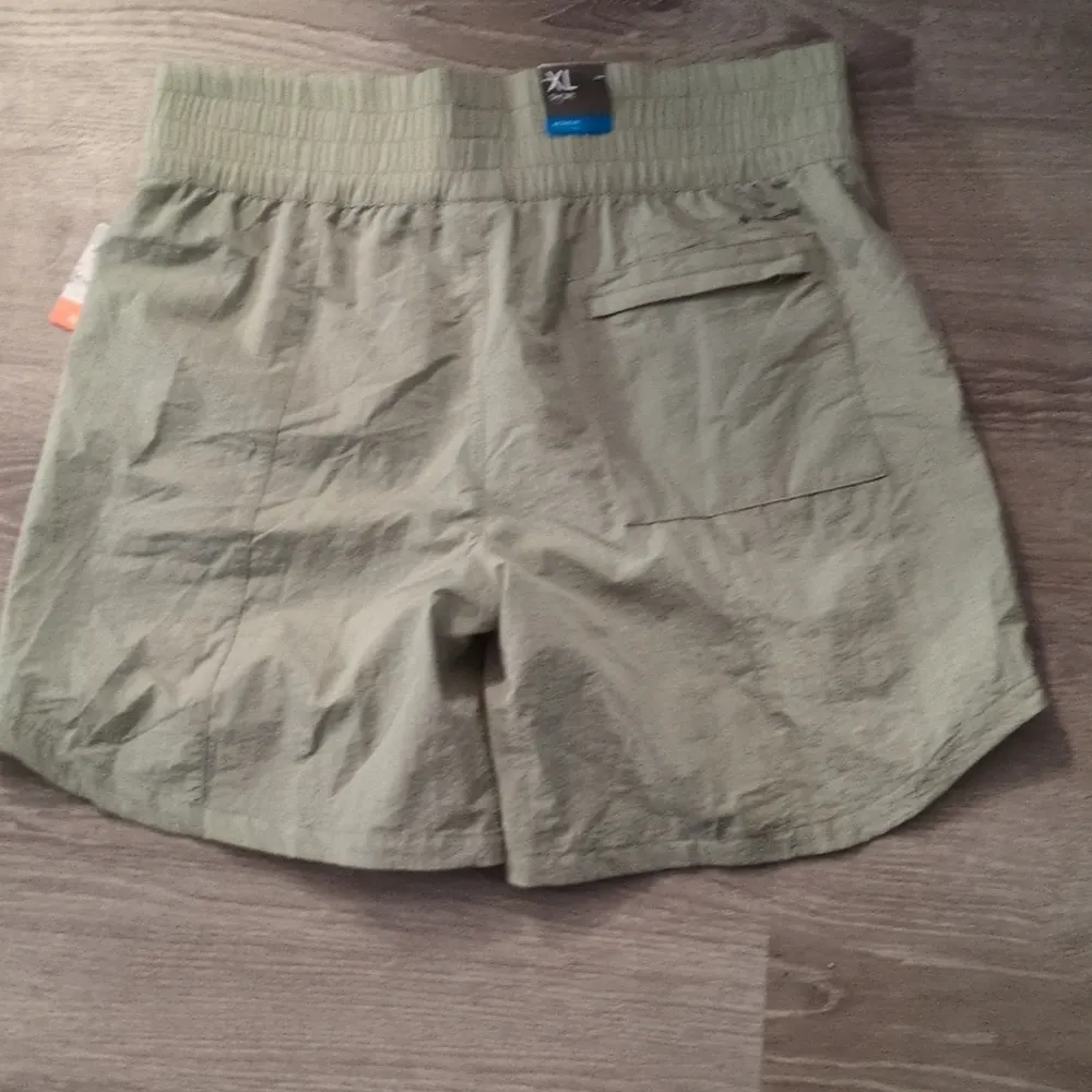 Columbia Green Short Court Active Fit Shorts Size XL - Image 8