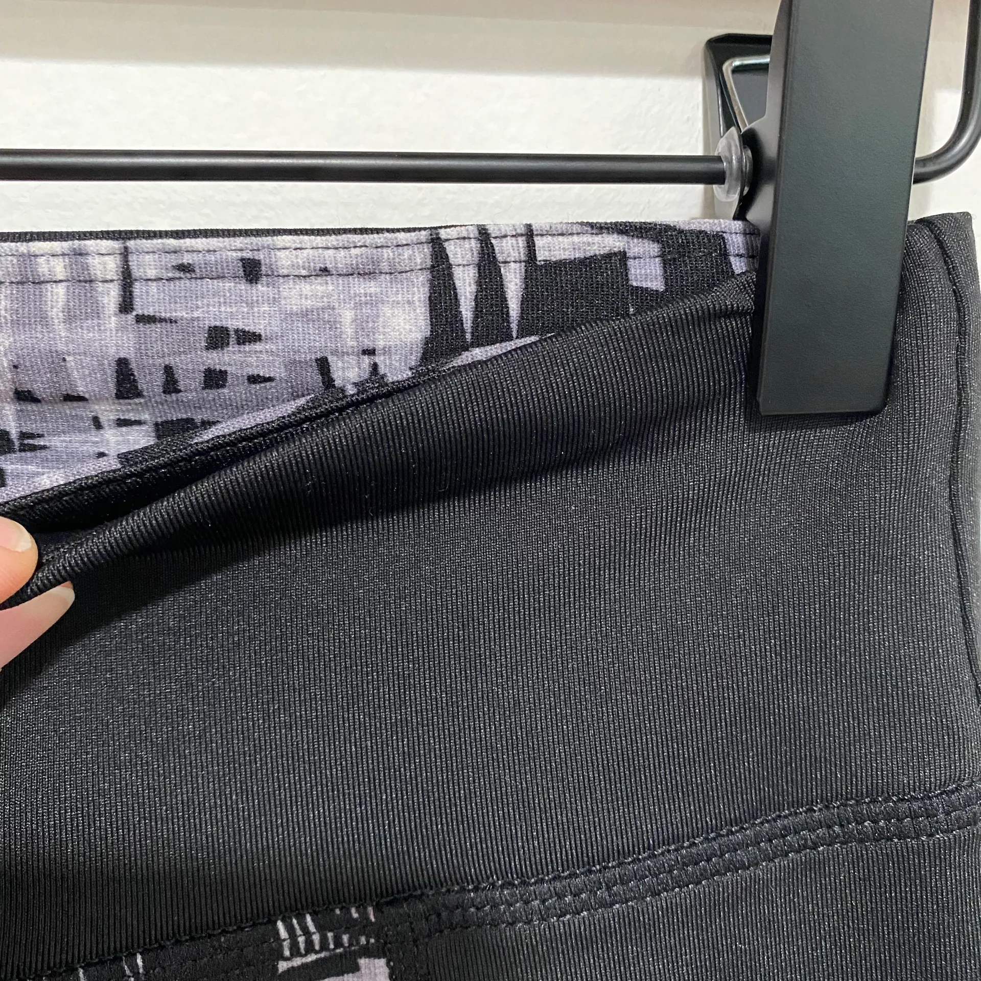 Black Gray Etchblock Patterned Leggings Small - Image 9