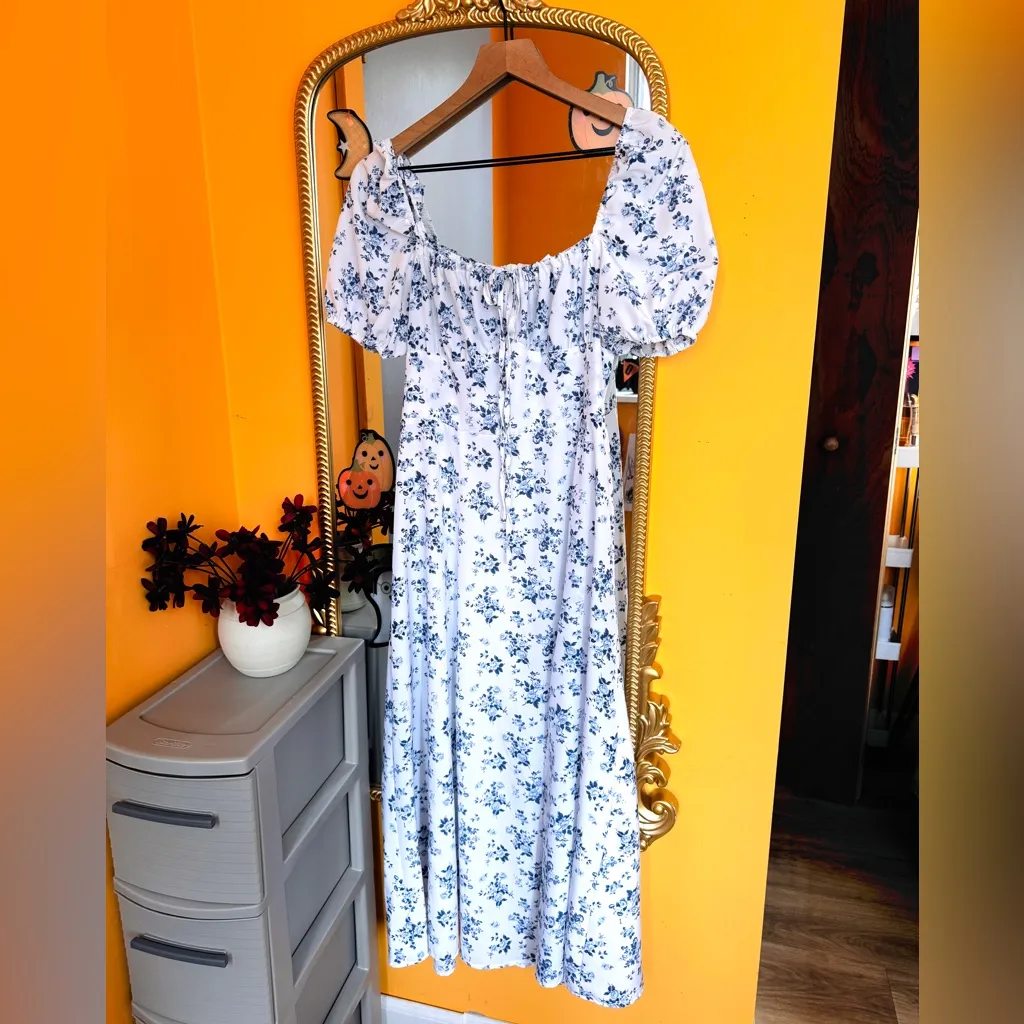 🎅 3/$15 SALE Floral Puff Sleeve Blue and White Maxi Dress M Size M - Image 2