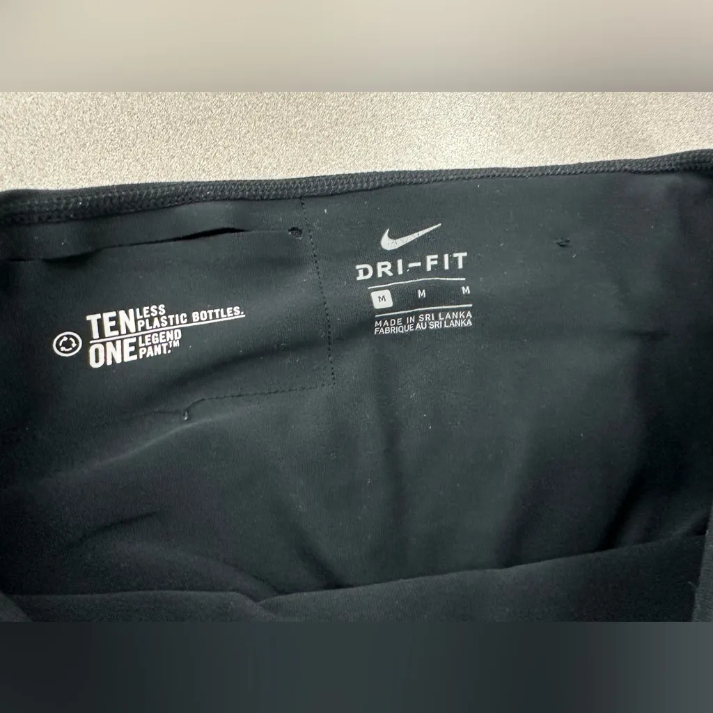 NIKE Dri-Fit One Legend performance leggings 22" Inseam Size Medium - Image 3