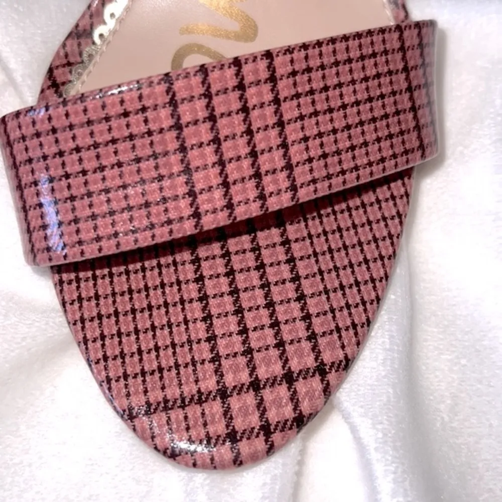 sandal ankle strap with chunky heels. Pink & black plaid Size 8 NIB - Image 9