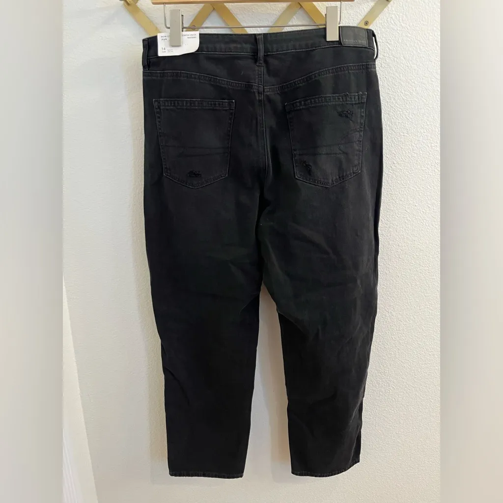 American Eagle NWT  Mom Jeans Black Distressed relaxed Fit 14 32 - Image 4