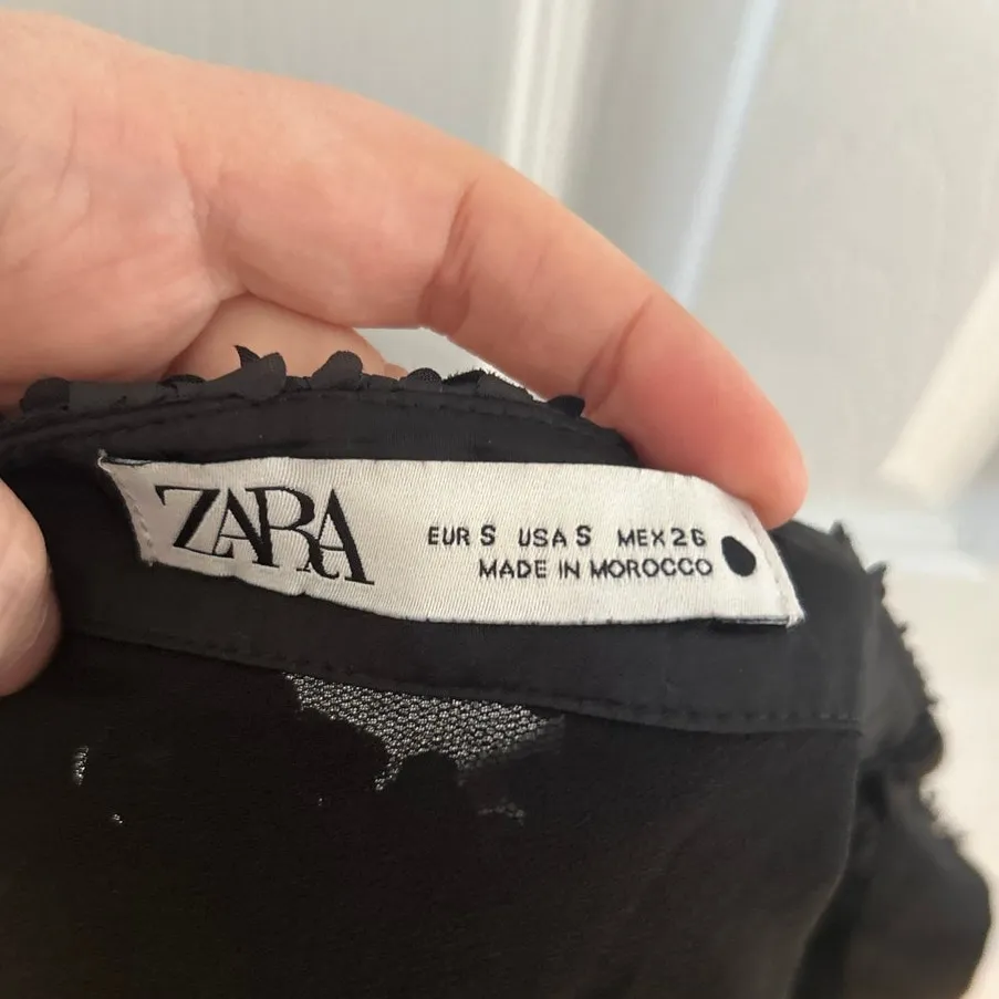 Zara Scallop Sequin Black Cropped Textured Tank Top - Image 4