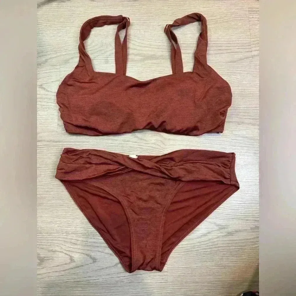 Athleta Women’s Aqualuxe Rust Red Twist Swimsuit Size Bra 36B/C‎ Panties XS - Image 2