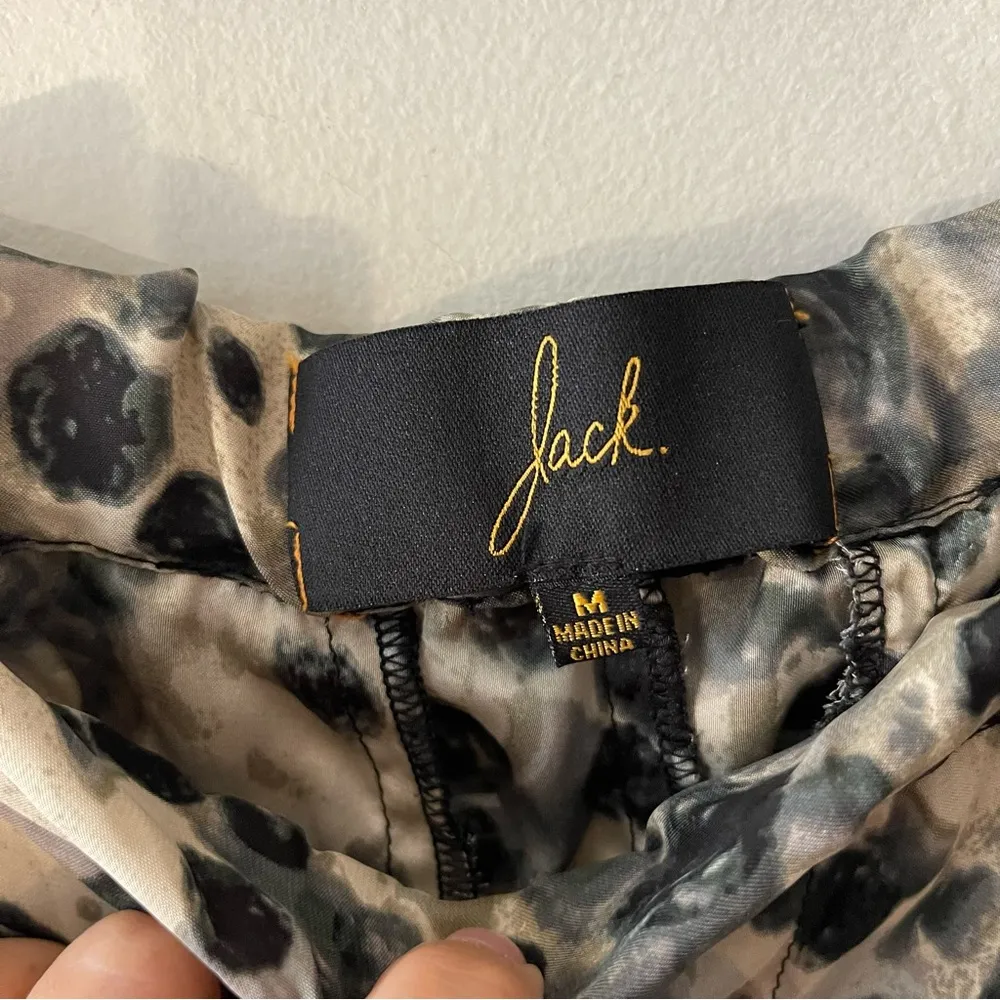 Jack Womens Silky Shorts Like New Condition Size Medium Flowy High Rise - Image 3