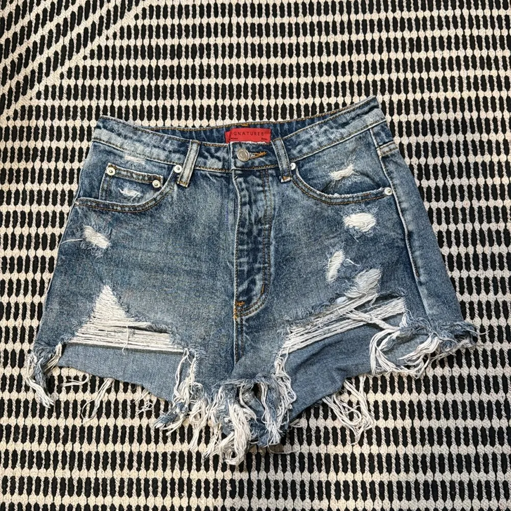 SIGNATURE8 Jean shorts cut off Distressed small - Image 10