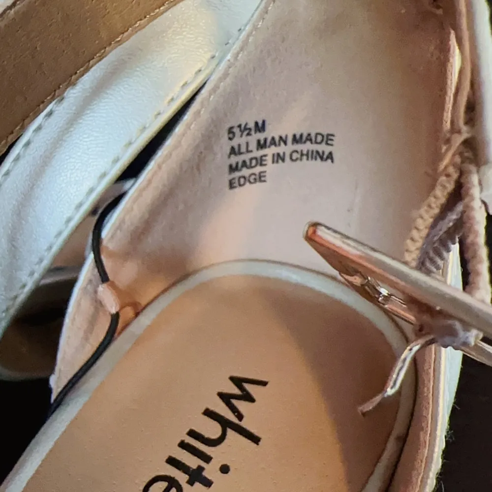 White mountain medium heels wedge beige sandals slippers soft comfortable 5.5M - Image 3