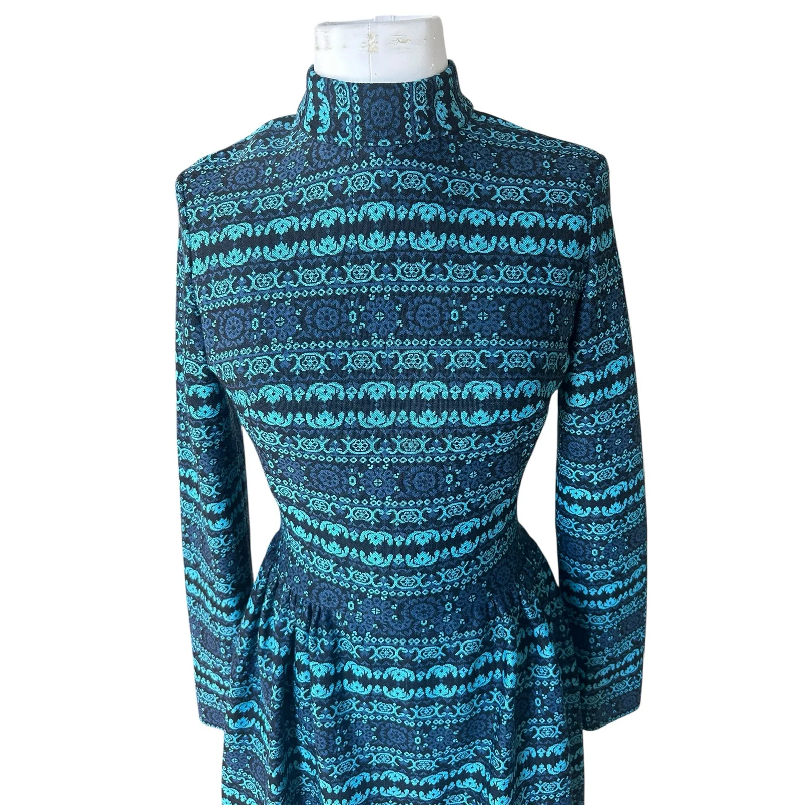 Vintage 70s Dress Blue Patterned Knit Midi Fit & Flare Long Sleeves Small S Bold - Image 2