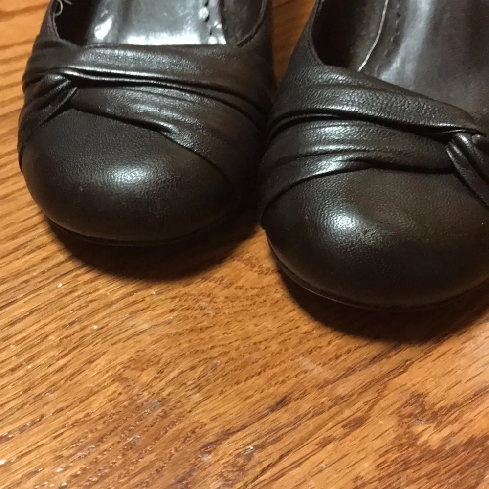 Rsvp dark brown round toe pumps - Image 8