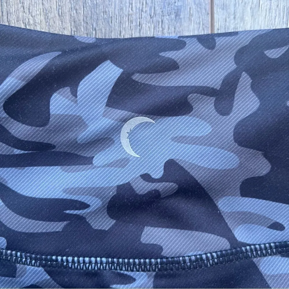 Zyia Black Camo Pocket Light n Tight 7/8 Length 25” Activewear Leggings Size 4 - Image 9