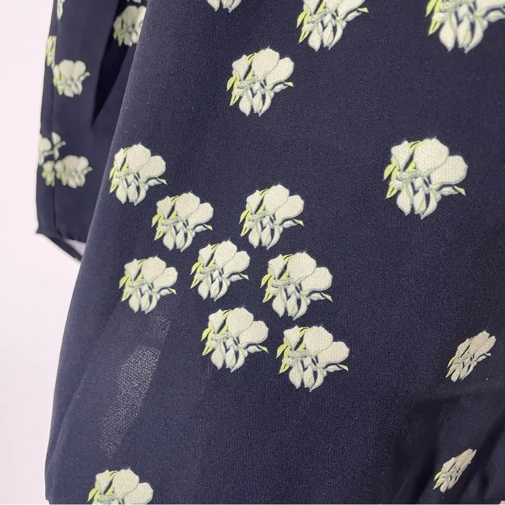 ALC Silk Floral Navy Sleeveless Tank Blouse Size Small - Image 5