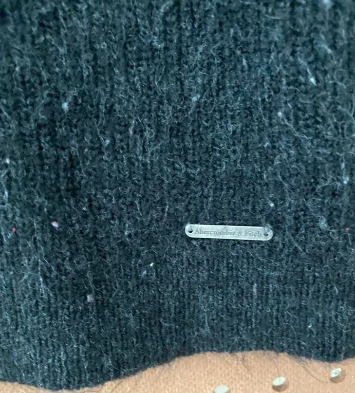 Abercrombie And Fitch Sweater - Image 4