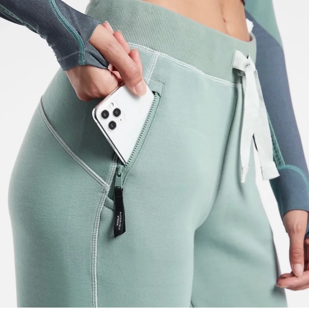 Athleta x Allyson Felix Legend Travel Sweatpants Green Size Medium Petite - Image 3