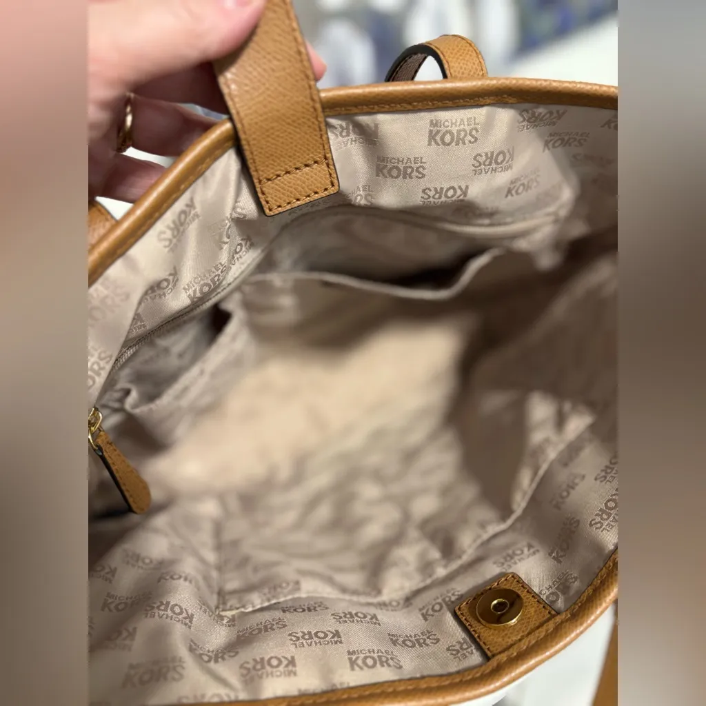 Michael Kors Jet Set Travel Small Tote – 38H5YTTT1L – Tan Pebbled Leather - Image 11