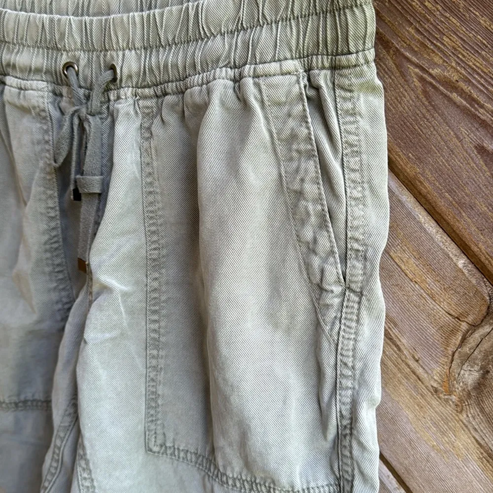 Zara soft olive green cut off short size small - Image 3