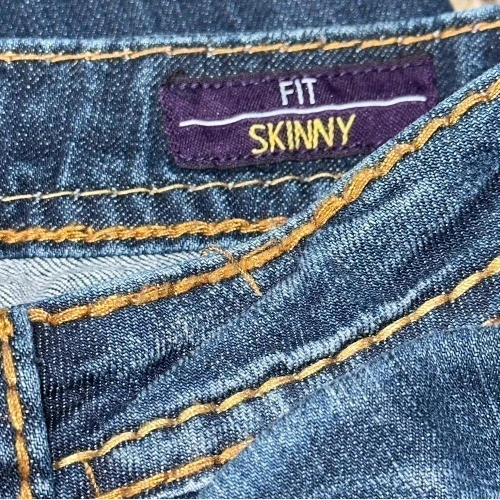 Vigoss Denim Women’s Size 26 Blue Exposed Thread Amber Rhinestone Skinny Jeans - Image 9