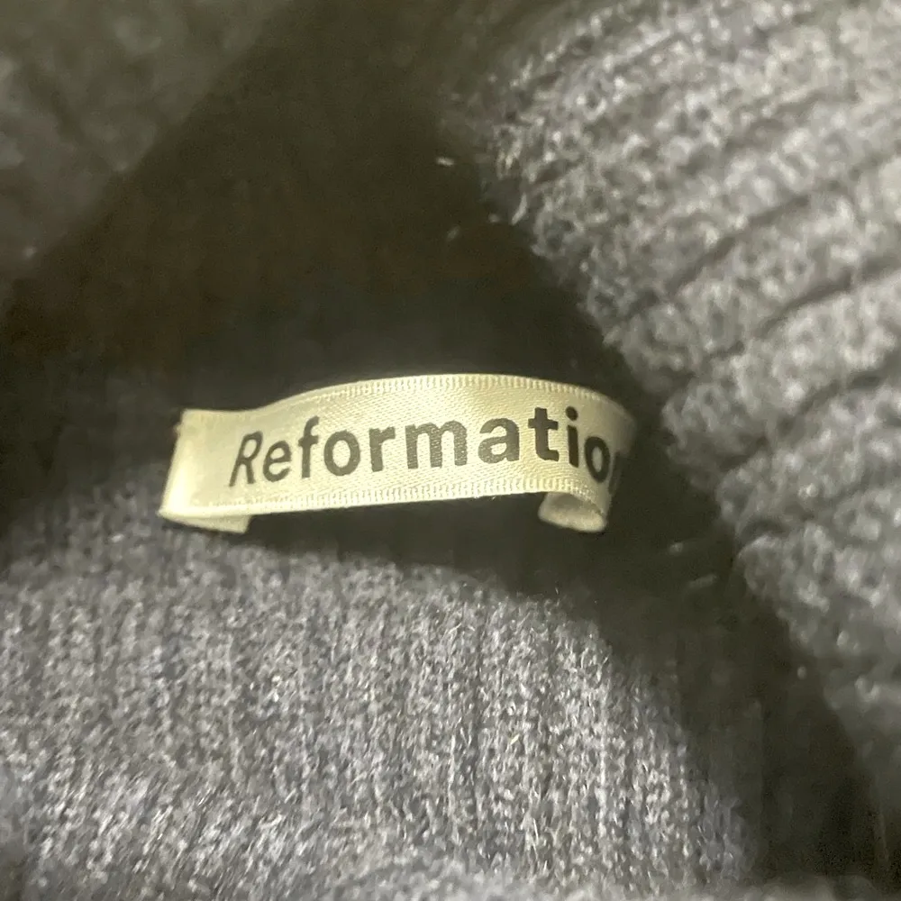 Reformation Luisa turtleneck cashmere sweater navy - Image 7