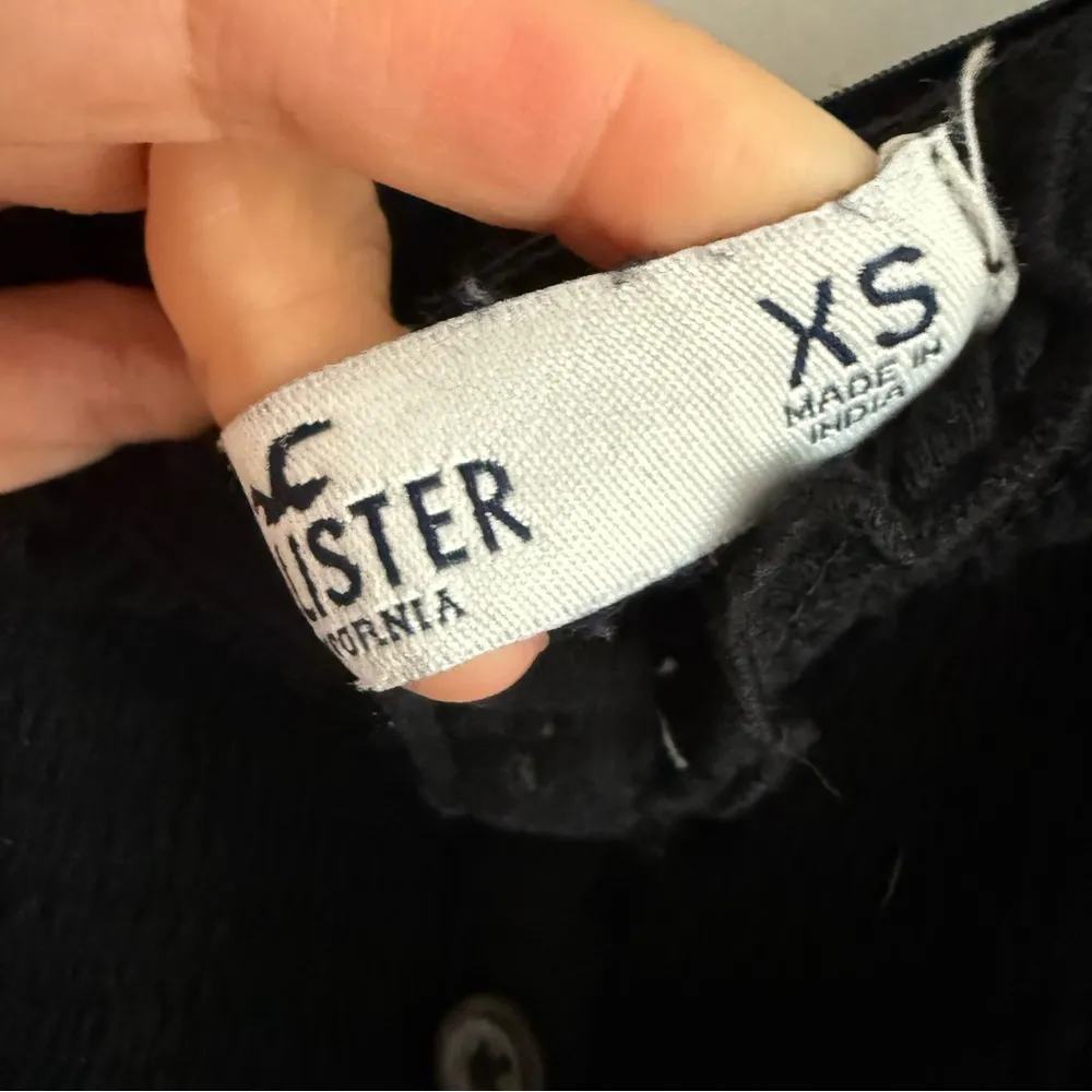 Hollister Black Button Wide Leg Cropped Jumpsuit Cotton & Linen Blend XS EUC - Image 4