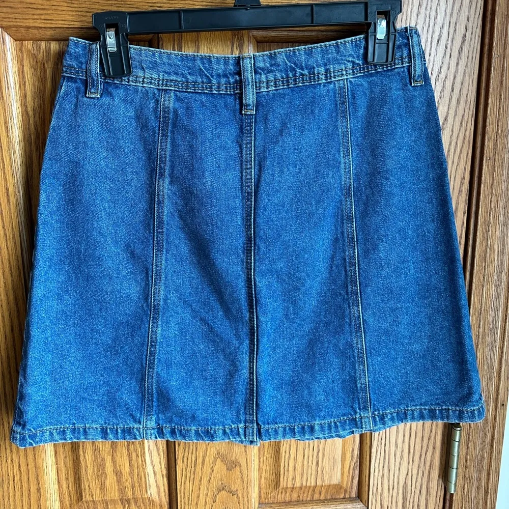 H & M Divided Denim Button Front Skirt Size 6 Jean Skirt - Image 4