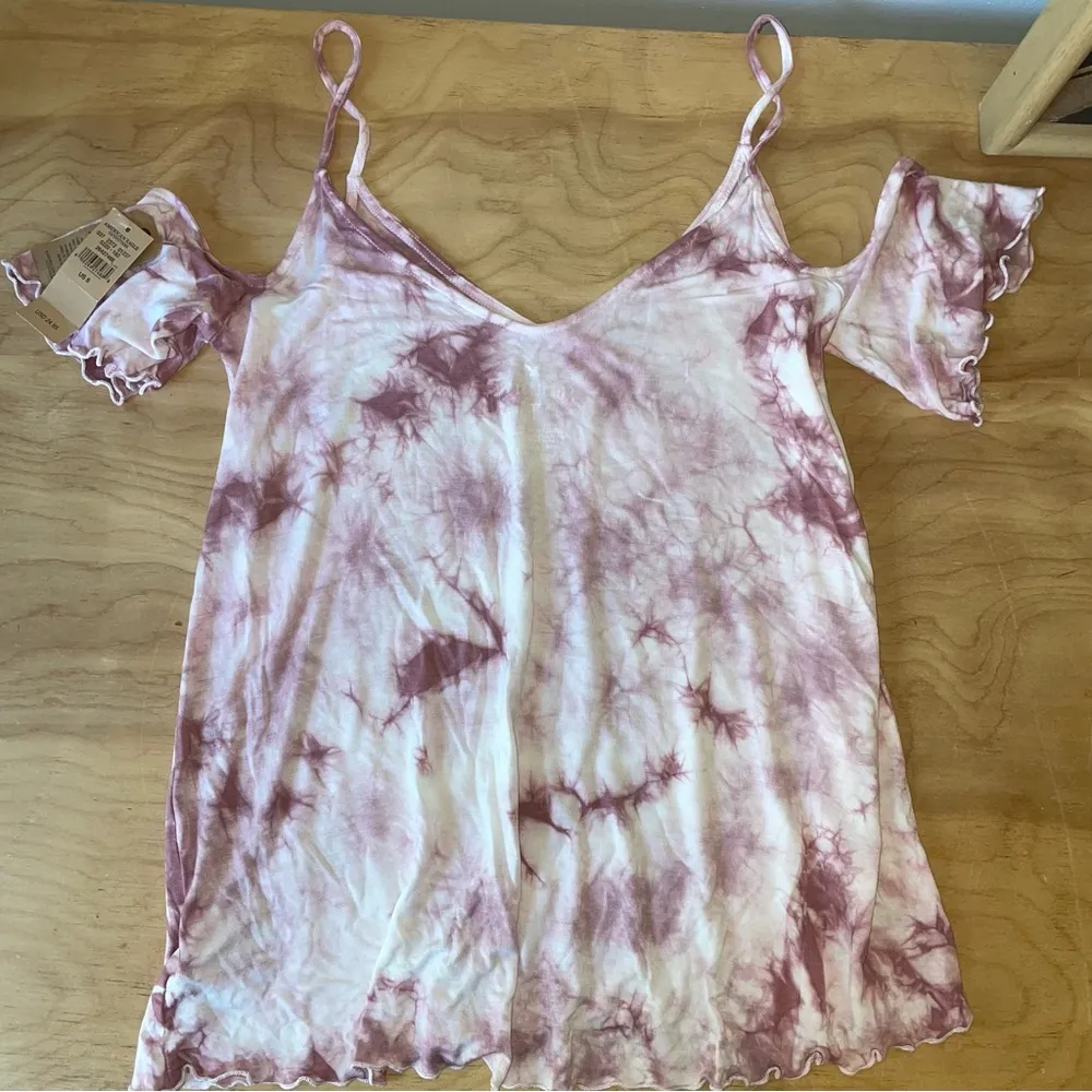 American Eagle Soft & Sexy Cold Shoulder Tie Dye Top - Image 3