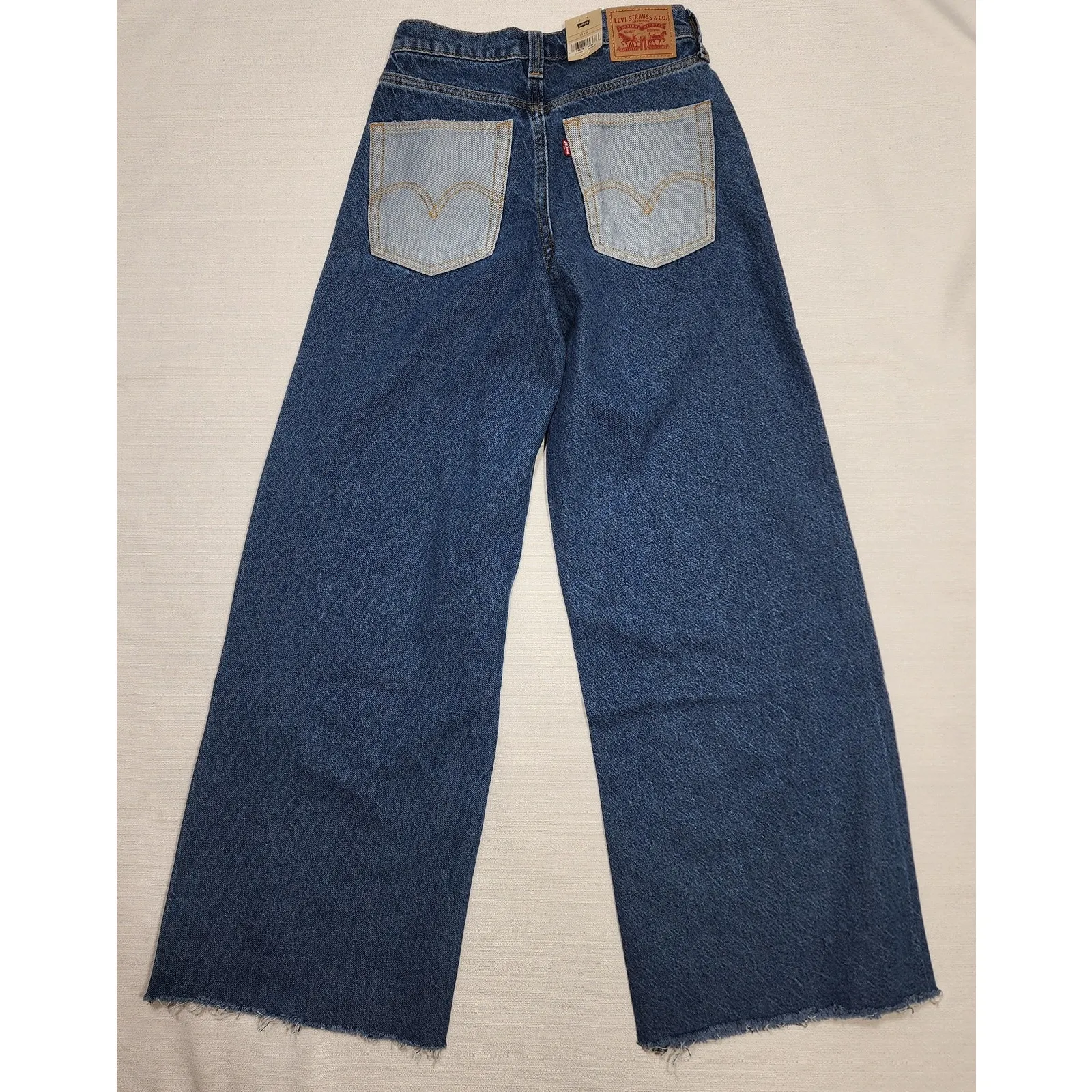 Levi's 94 baggy Wide leg mid rise loose hips and thigh W25''x L31''  women's - Image 2
