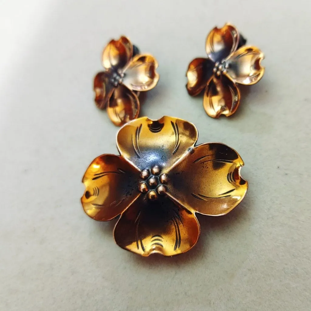 Dogwood Copper Flower Brooch Clip On Earrings Set Vintage Floral Design Jewelry - Image 11