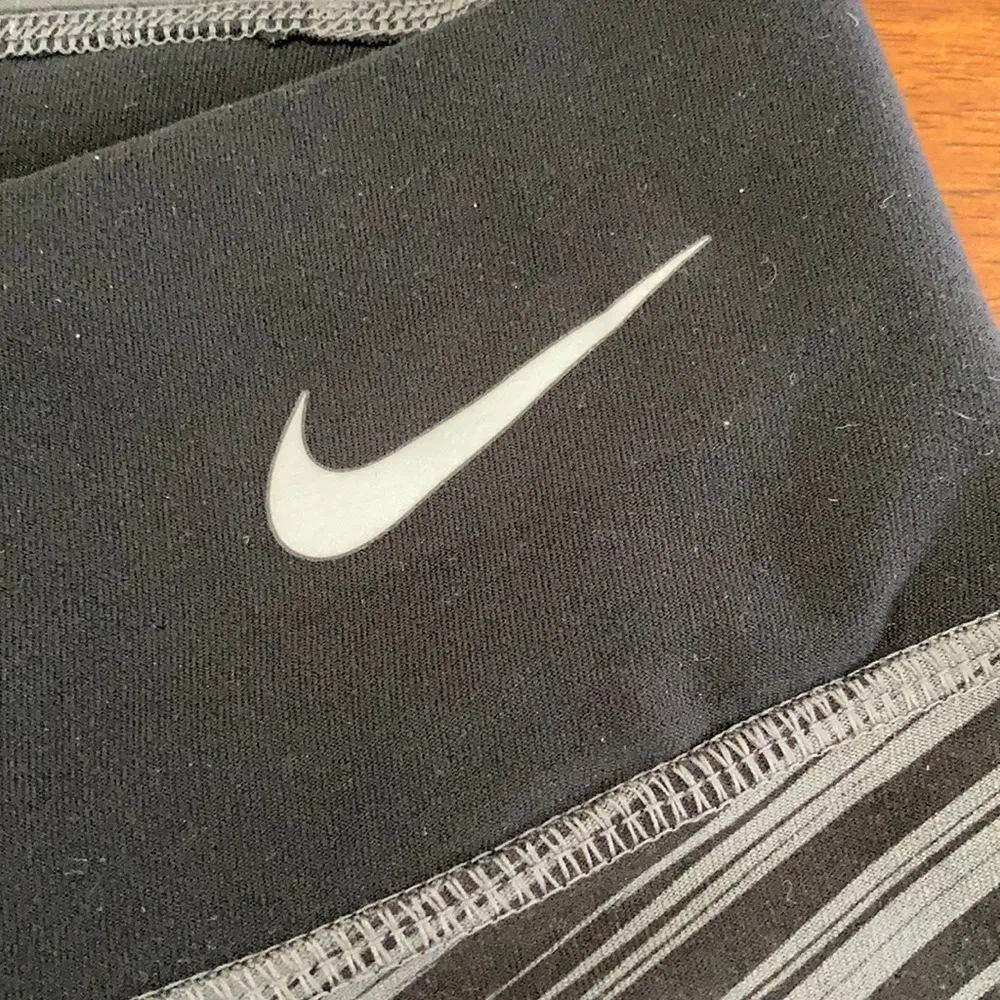 Nike Texas Longhorns Grey Striped Dri-FIT Leggings Tiger Stripe Black Size Small - Image 3