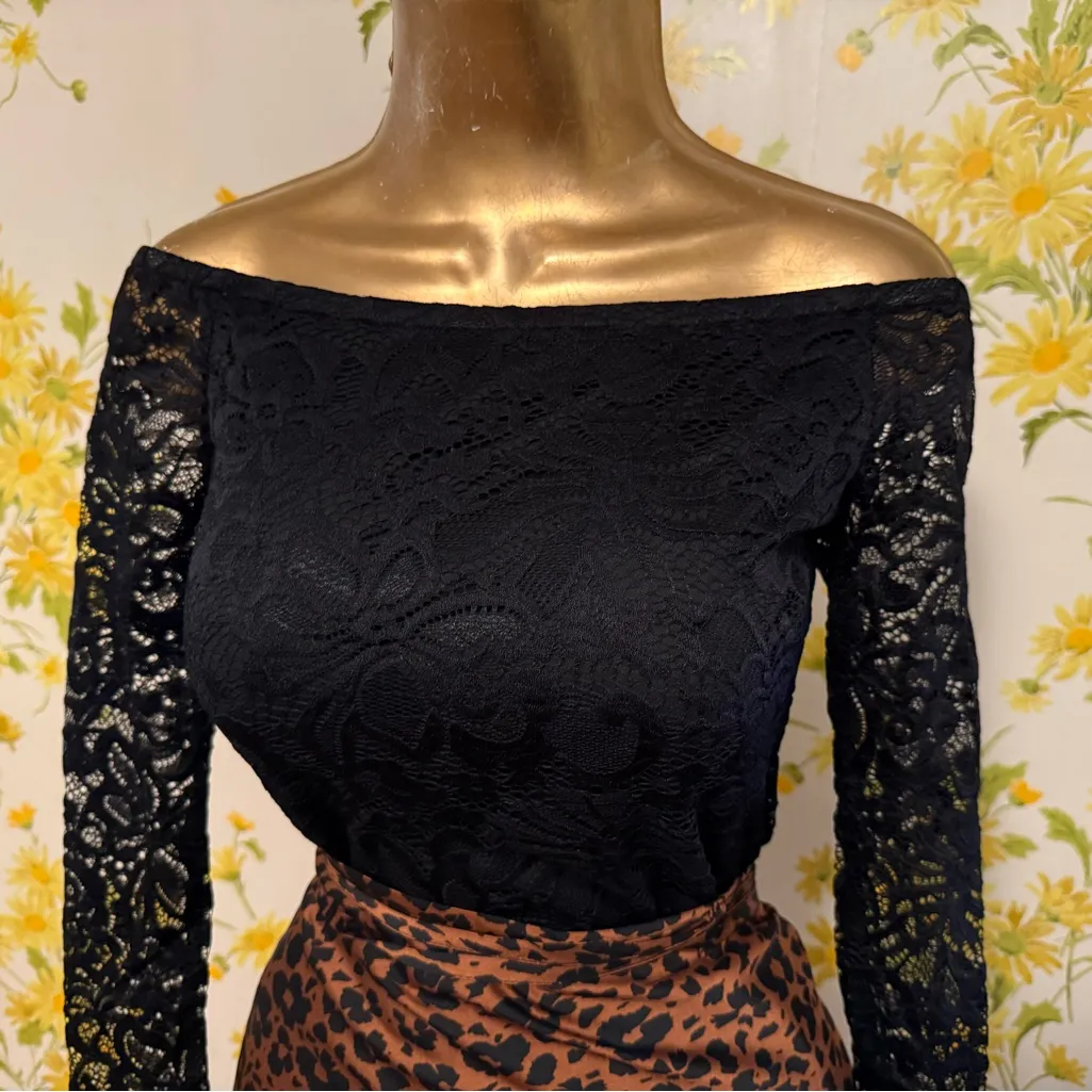 Black Lace Fitted Long Sleeve Bodysuit - Image 3