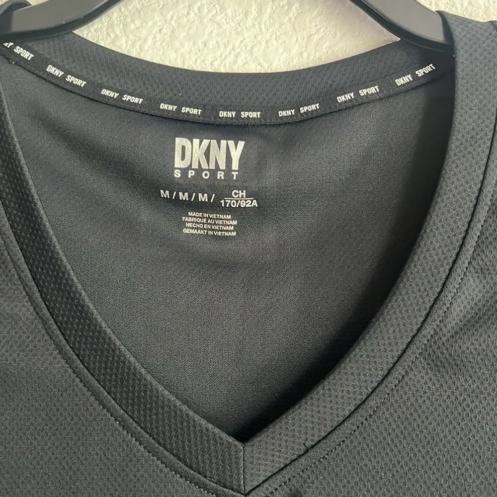 DKNY Tech-Mesh Performance V-Neck Tech Tee w/Ruched Drawcord Side Seams, NWT, M - Image 8