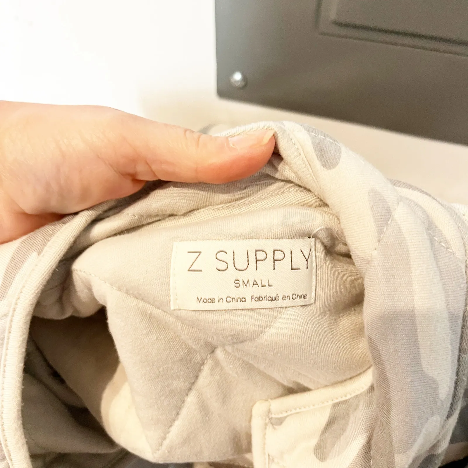 Z Supply Maya Camo Long Sleeve Snap Button Quilted Jacket Dusty Sage Small - Image 3