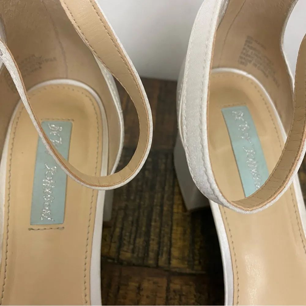 Betsey Johnson Mel Sandal blingy diamond strappy block heel wedding white size 8 - Image 3