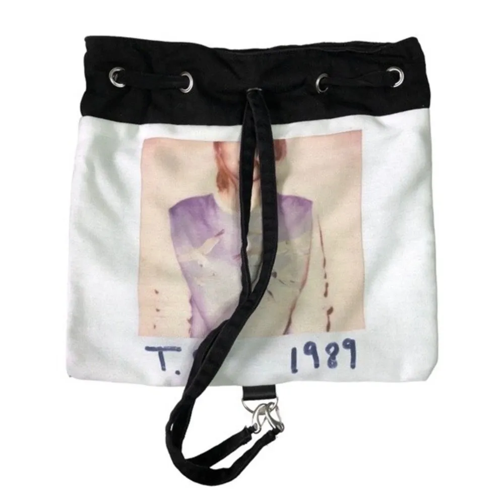 Taylor Swift  1989 Album Cover World Tour Drawstring Backpack - Image 2