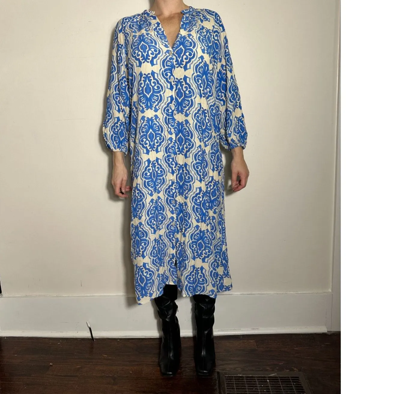 Zara Printed Blue White Midi Dress Size Medium - Image 3